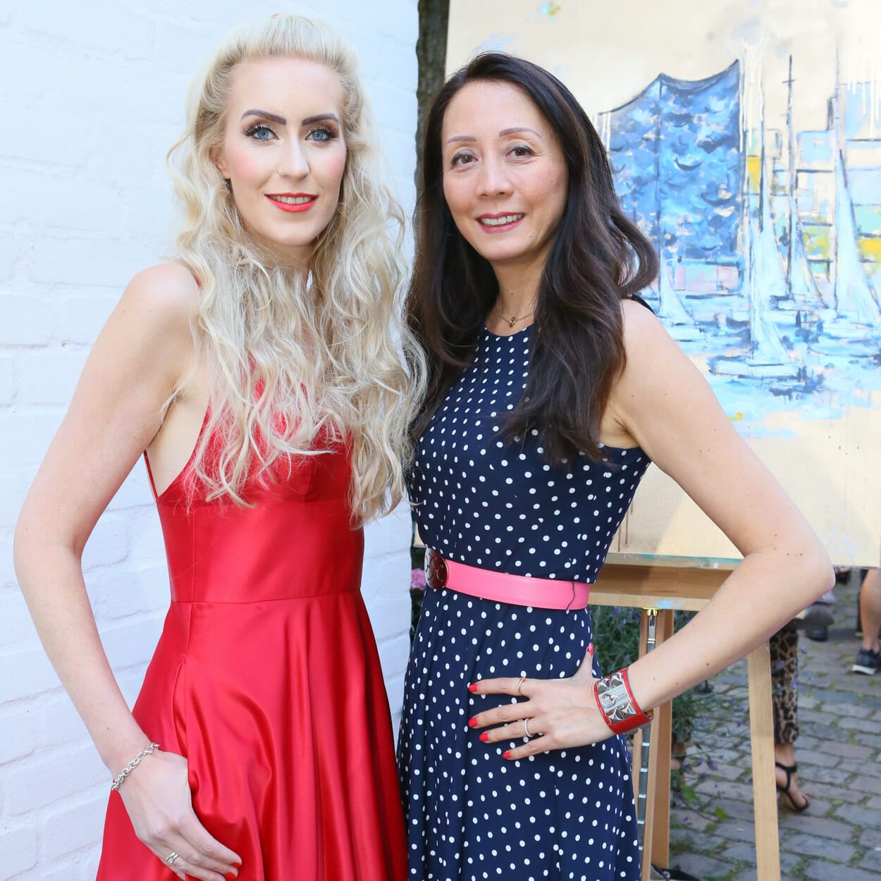 Phong Lan Hofer besucht Kunstausstellung in Hamburg von der Künstlerin Juliane Golbs. Phong Lan Hofer mag die Kunst sehr.